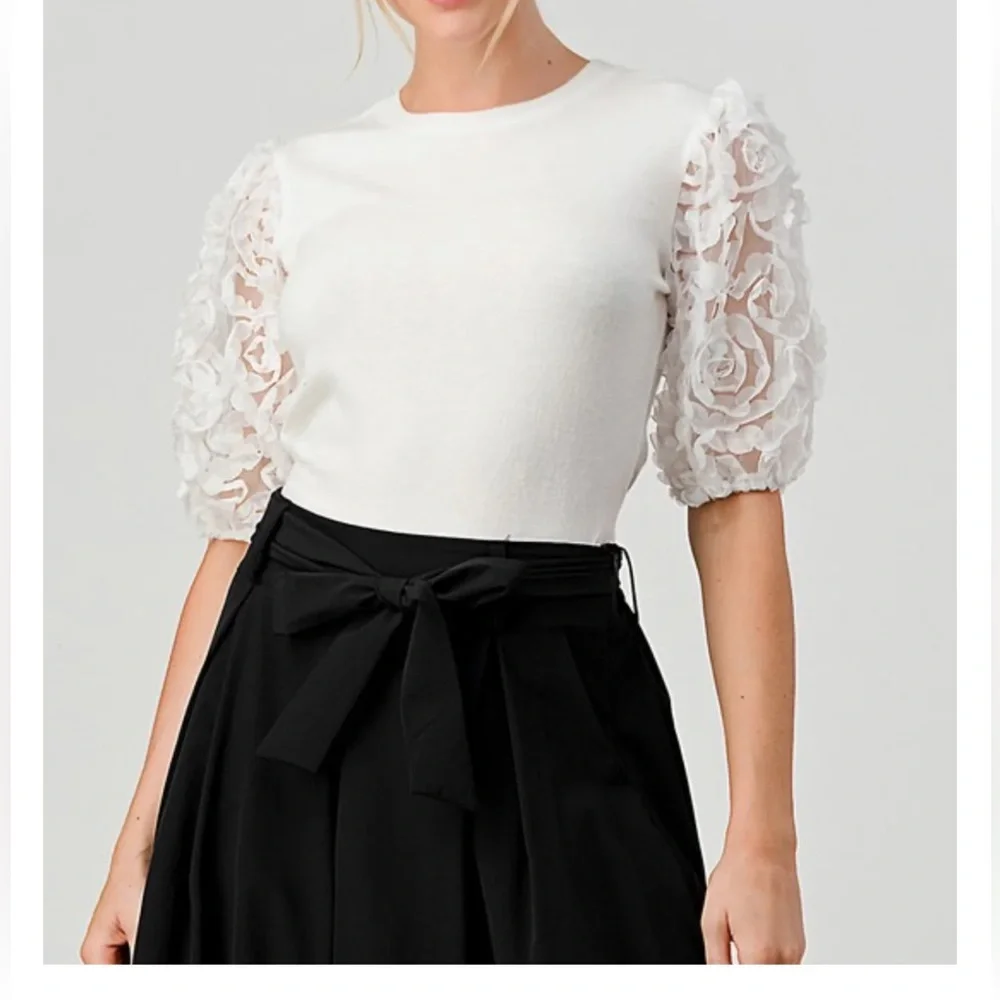 Flower Contrast Sleeve Sweater Short Sleeve Top - Picture 1 of 8